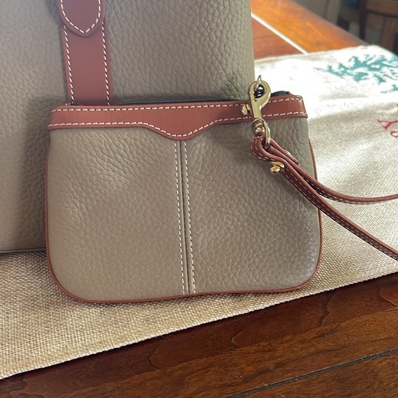 Dooney and Bourke large domed satchel.  Taupe. Has tags - Picture 5 of 10